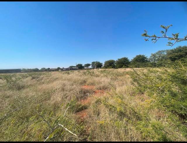 LAND FOR SALE IN LEBOWAKGOMO UNIT B